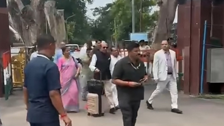New Indian envoy arrives thru Benapole border