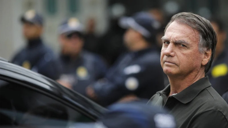 Brazilian police to question Bolsonaro over confiscated pist