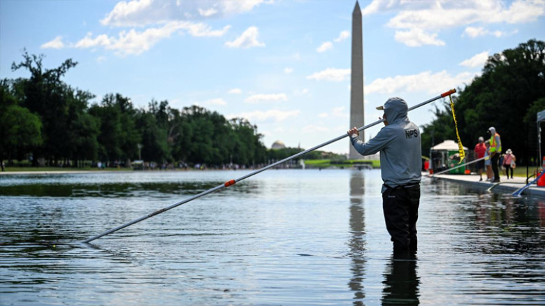 Trump blames 'terrible vandals' for Washington pool renovati