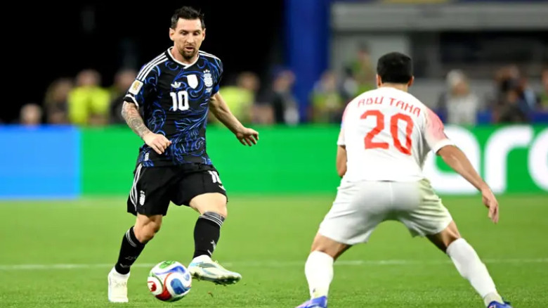 Messi scores again as Argentina head into World Cup last 32 