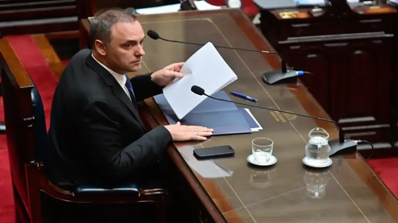 Top aide to Argentina's leader resigns over corruption scand