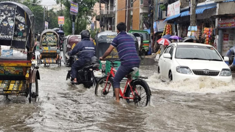 বৃষ্টি, জোয়ার ও পাহাড়ি ঢলের প্রভাবে জলাবদ্ধতায় নাকাল চট্টগ্র