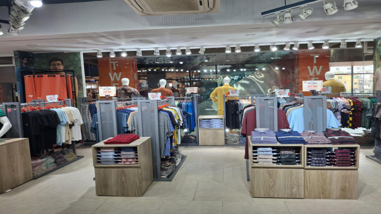 Instant voucher of 500 taka on purchase of 5,000 taka at Twe