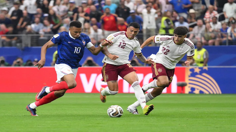France fireworks fizzle as Spain advance to World Cup fina