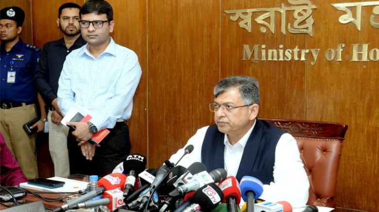 Home minister stresses reward, punishment policy in police