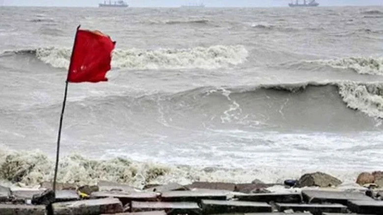 Maritime ports asked to hoist signal No. 3