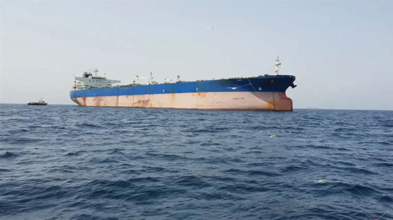 Tanker reports explosions in Hormuz: maritime agency
