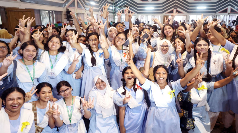 116,676 students secure GPA-5 in SSC, equivalent exams; girl
