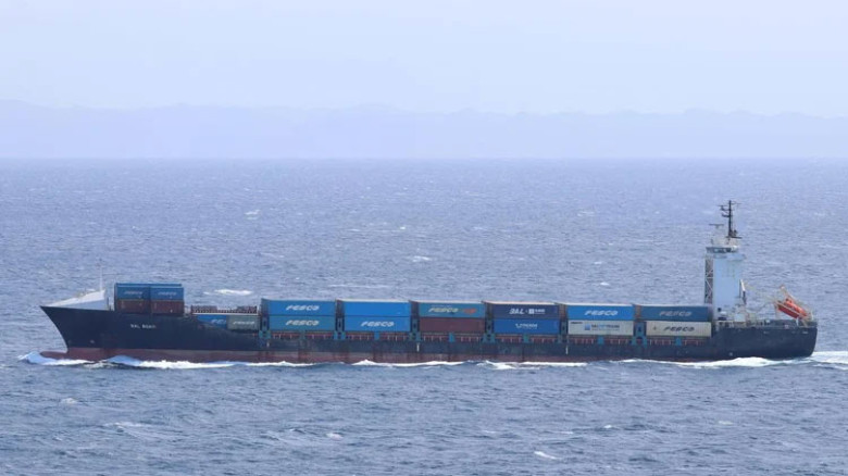 US helicopter fired on ship that tried to break Iran ports b