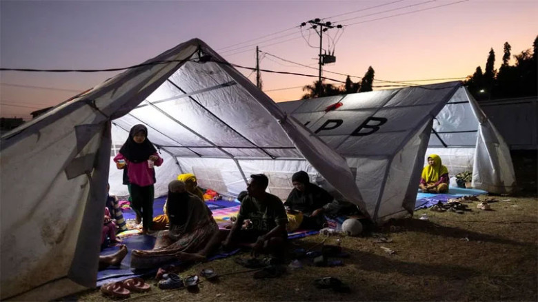 Nearly 13,000 displaced after deadly Indonesian quake