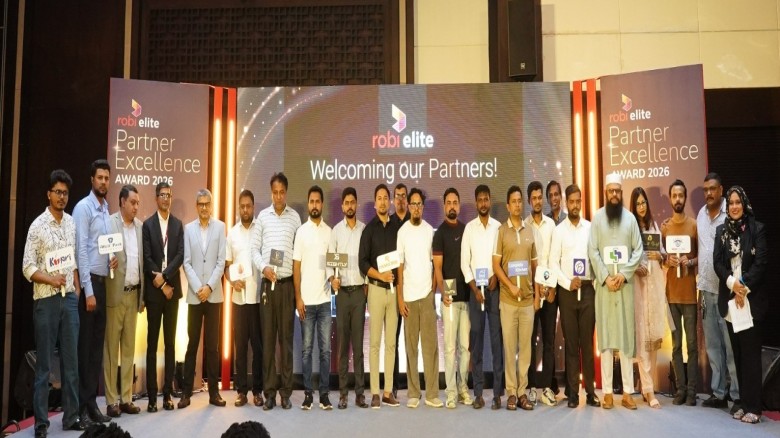 Robi honors Elite Partners, adds new ones in Chattogram