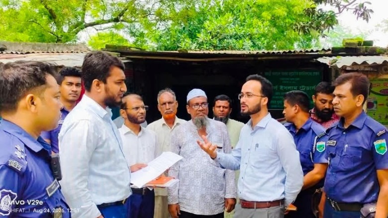 চাঁপাইনবাবগঞ্জে সারের দোকানে অভিযান, লাখ টাকা জরিমানা