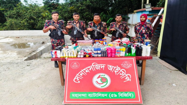 সোনামসজিদ সীমান্তে ৫৯ বিজিবির অভিযান, বিপুল ভারতীয় পণ্য আটক