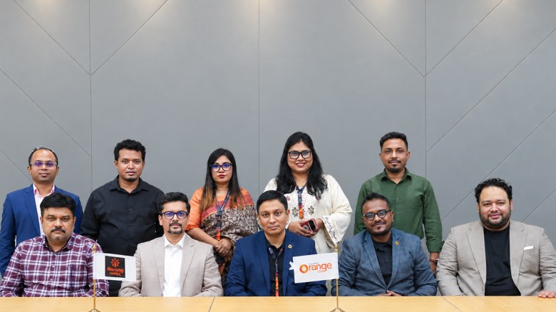 Banglalink Orange Club members get Aarong discounts