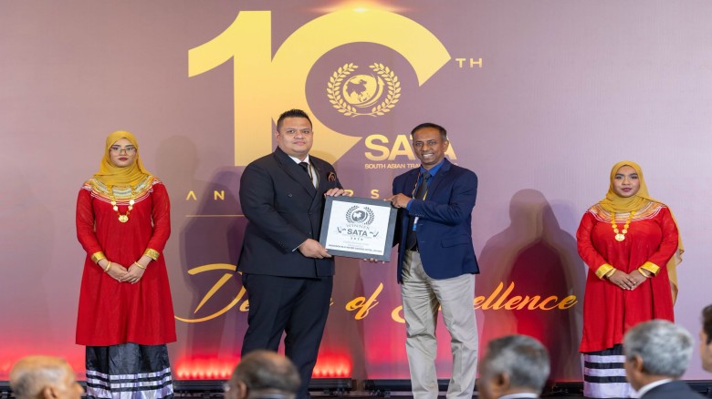 Radisson Blu Dhaka wins leading business hotel award at SATA