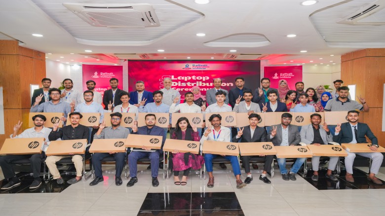 Daffodil Polytechnic gives free laptops to students