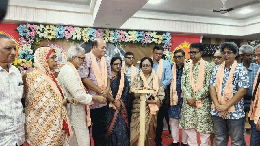 18 potters honored at 17th Potters' Conference in Barishal