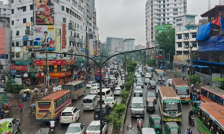 Govt plans four measures to restore order on Dhaka roads