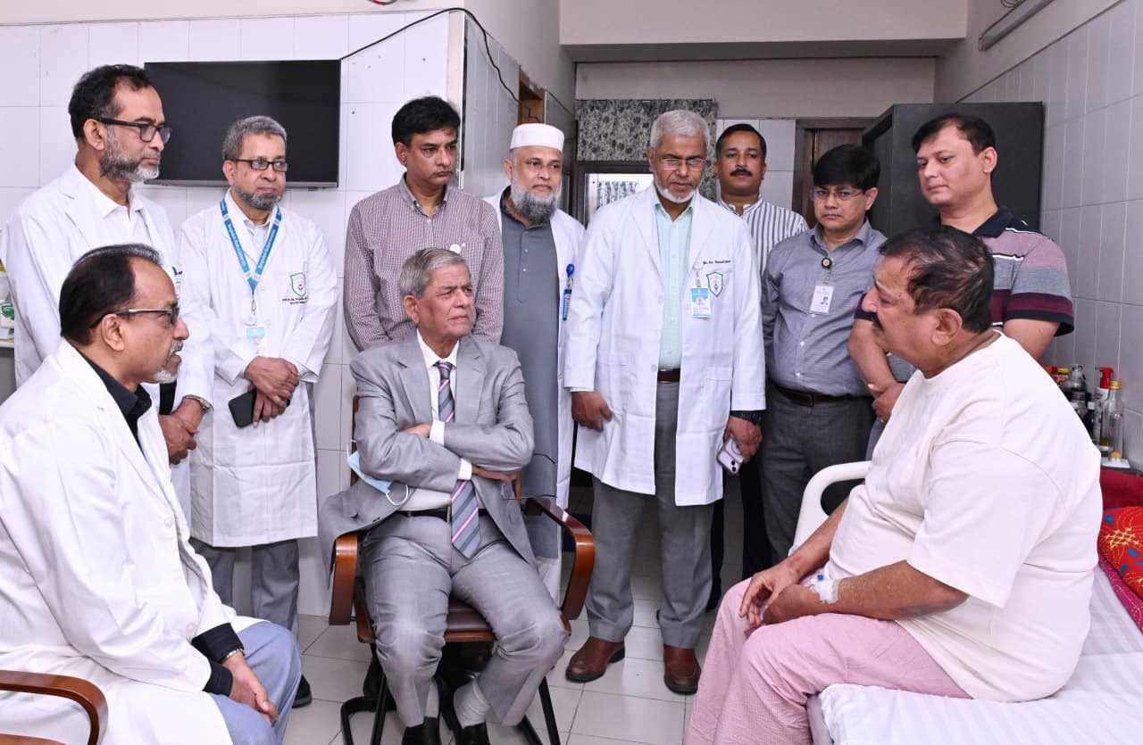 President visits ailing Land Minister at BMU