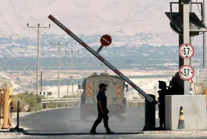 Israel to close all land crossings with West Bank on election day