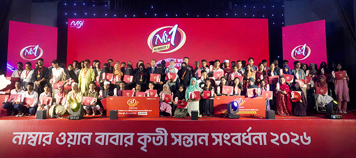 No. 1 Honours GPA-5 Achievers and Their Tea Stall Owner Pare