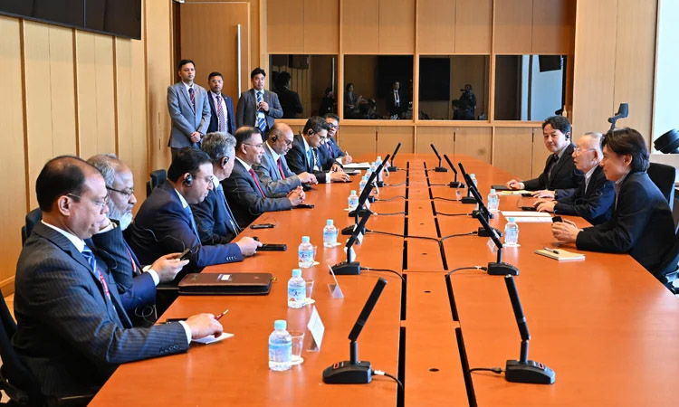 PM urges Japan's Uniqlo to expand investment in Bangladesh